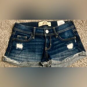 (Women’s/girls) size 0 HOLLISTER distressed denim shorts